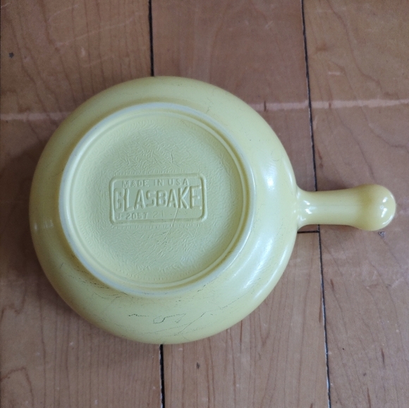 Glasbake Set of 5 Milk Glass Pale Yellow and White Handle Soup Bowls - Picture 6 of 12